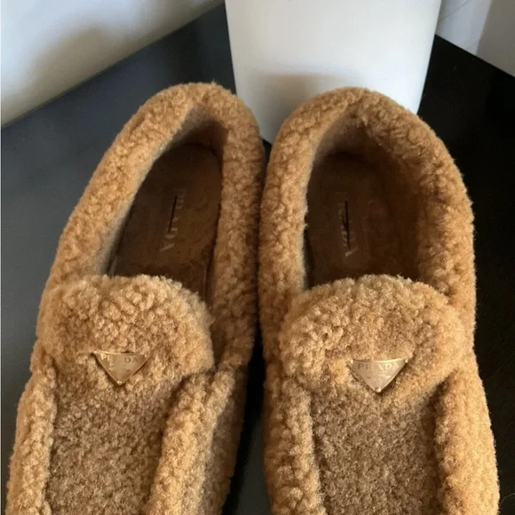 PRADA Shearling Driver Loafer Caramel - Picture 7 of 11